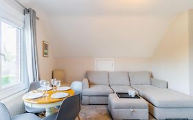 Prime Spot For Ascot & Windsor - 2 Bedrooms
